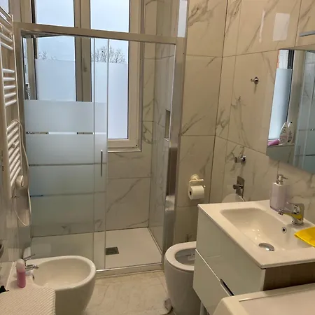 Rum i privatbostad Stanza Dima Monza